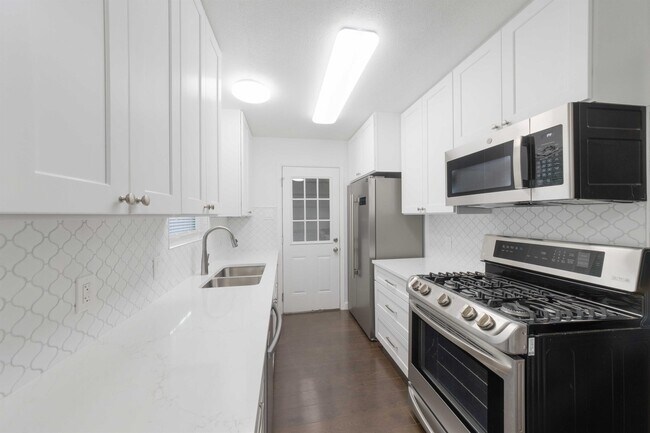 Building Photo - 205 Chippendale Ave