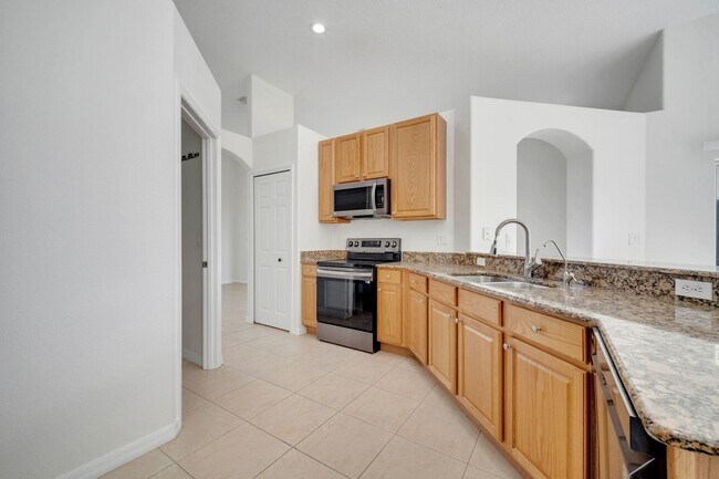 Building Photo - Stunning 4/3 with Fence Enclosed Yard in t...