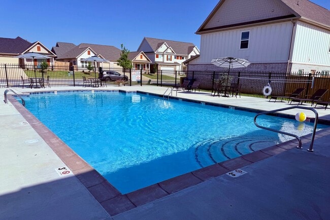 Building Photo - The Chateau at Been Road Villas 3 Bed, 2.5 Bath