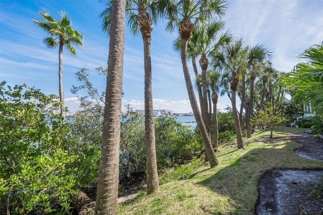 Building Photo - 924 Hemingway Cir