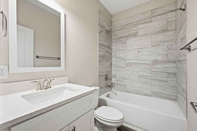 Building Photo - 3 Bedroom End Unit with a Lake View!!