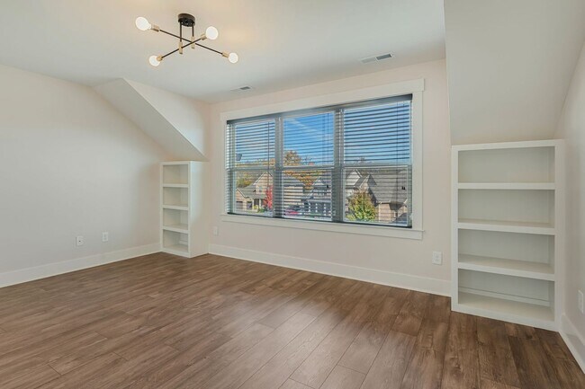 Building Photo - Gated Community - Villages of Stoneybrook