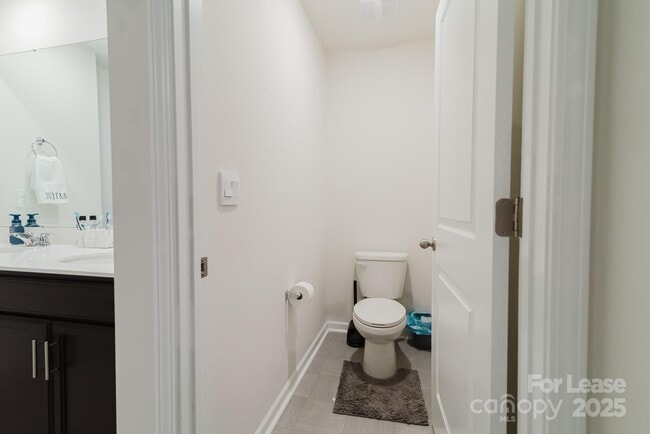 Building Photo - 2226 Redstone Dr
