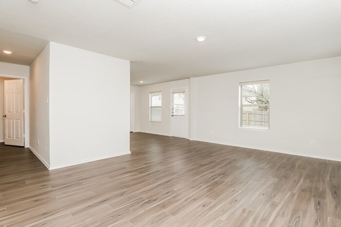 Building Photo - 8911 Bonnie Butler