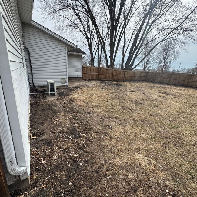 Building Photo - Spacious 3-Bedroom Home on Half-Acre Lot in Top-Rated Pleasant Valley School District!