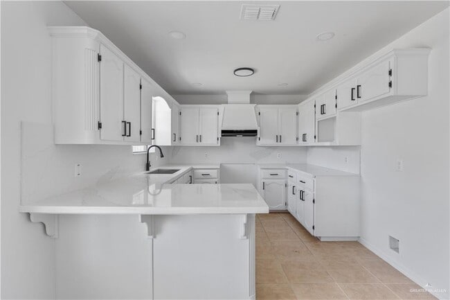 Building Photo - 703 Bowie St