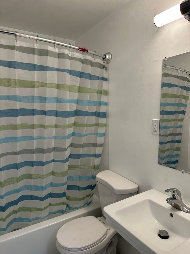 Building Photo - Spacious Home Available for Rent! Newly Re...