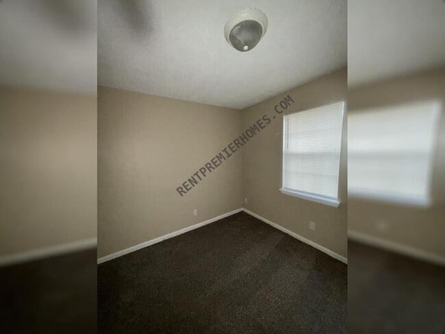 Building Photo - 1908 Kelly Dr