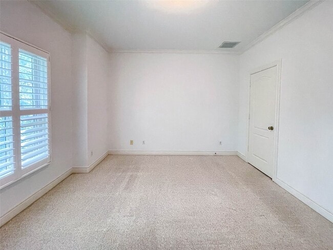 Building Photo - 1329 Hyde Park Blvd