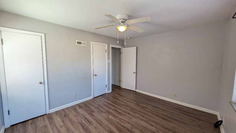 Building Photo - 5825 Sunshine Dr