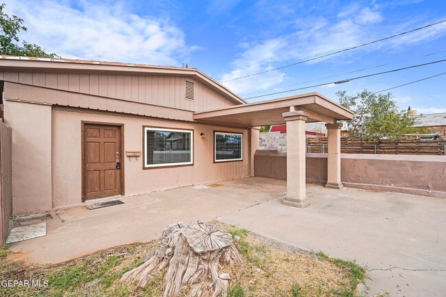 Building Photo - 3225 Fort Blvd