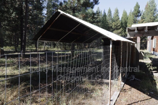 Building Photo - 15550 Rim Dr