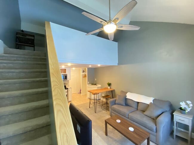 Building Photo - Cozy Condo in the Heart of Smugglers' Notc...
