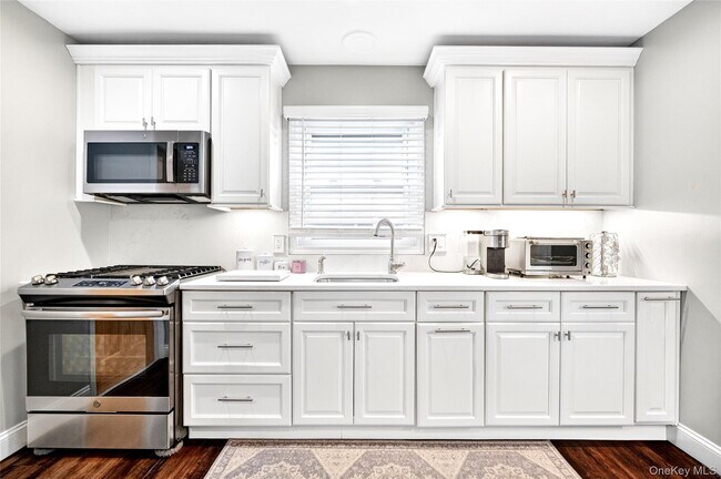 Building Photo - 109 Broadway