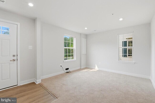 Building Photo - 9623 Tall Oaks Rd