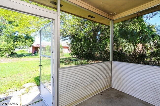 Building Photo - 1095 San Remo Ave