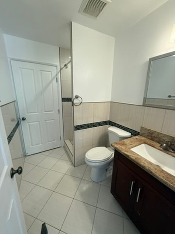 Building Photo - Beautifully Renovated 5-Bedroom Home | Spa...