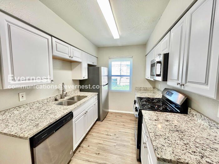 Building Photo - 6315 Silvery Moon Dr