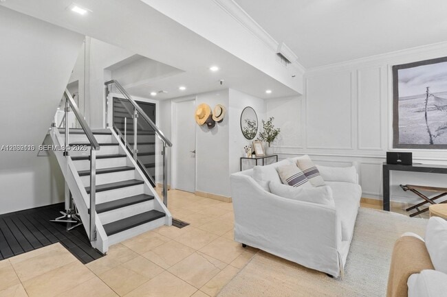 Building Photo - 520 Brickell Key Dr