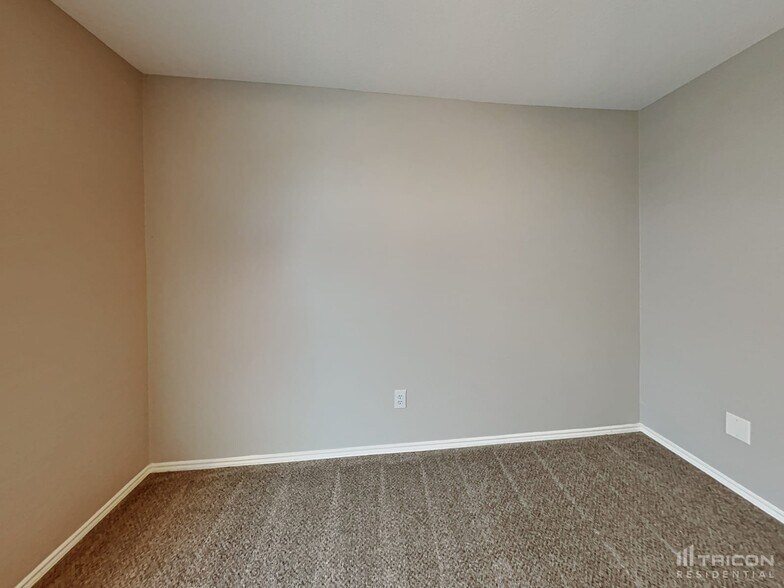Building Photo - 409 Autumn Trail