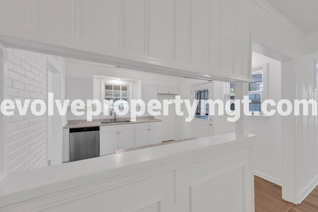 Building Photo - STUNNING RENOVATION IN PRIME LOCATION!! $5...