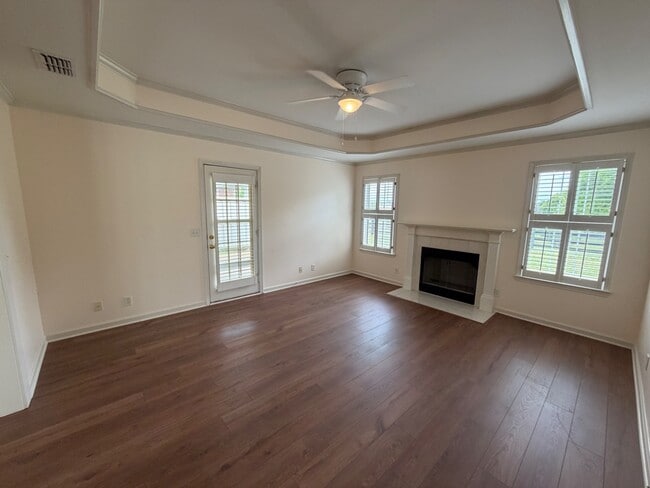 Building Photo - 1702 Thomas Ct