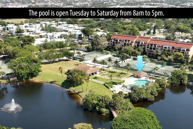 Building Photo - 825 Egret Cir