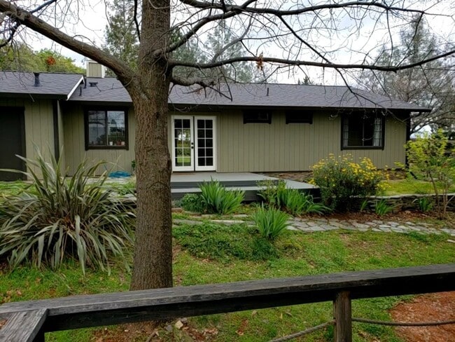 Building Photo - Charming 3-Bed Home in Gated Community with Updated Interiors & Private Yard!