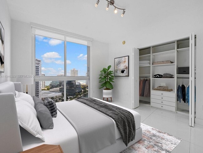 Building Photo - 495 Brickell Ave