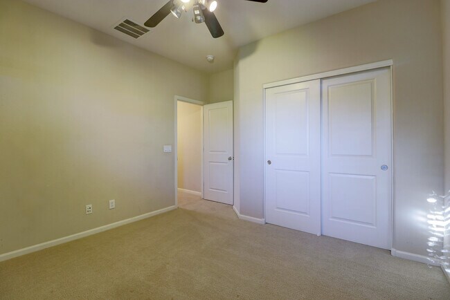 Building Photo - 15359 W Columbine Dr