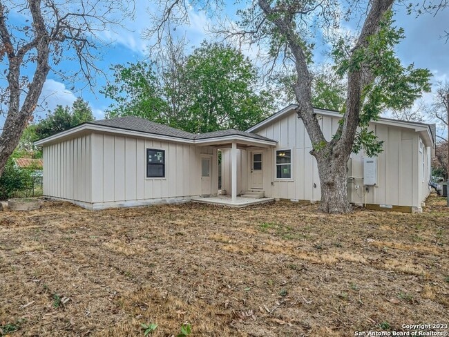 Building Photo - 839 Oasis St