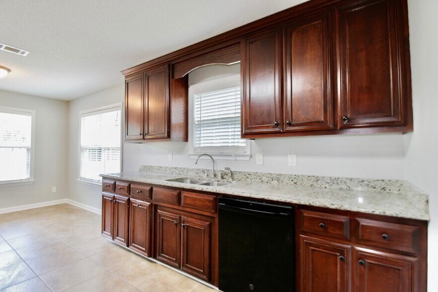 Building Photo - 60 Palmetto Pines Cir