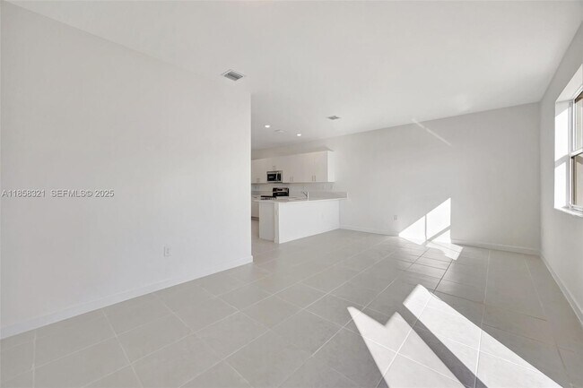 Building Photo - 2546 SE 29th St