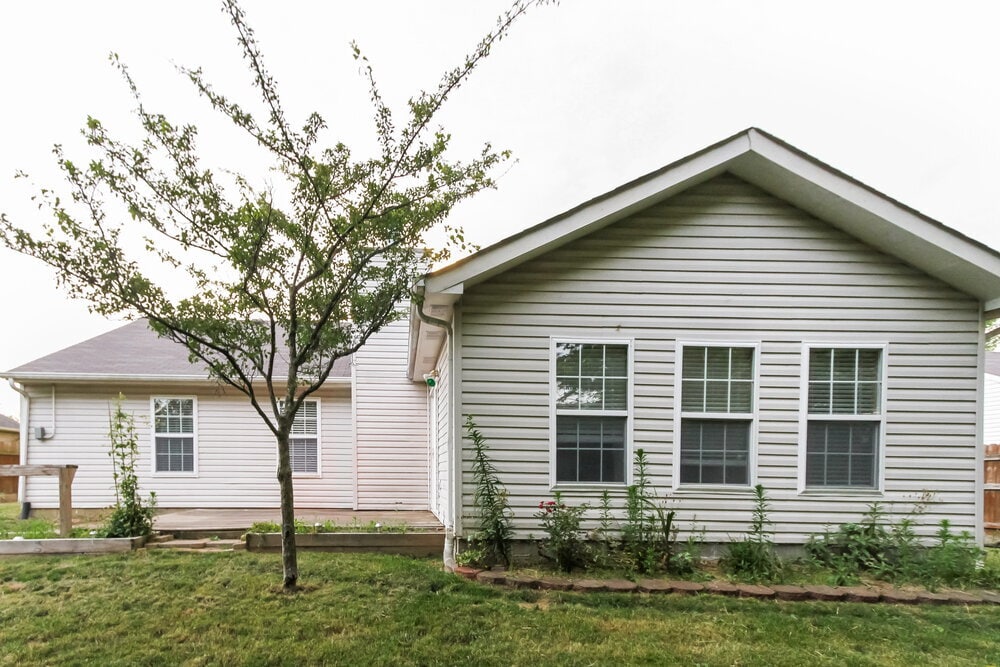 Building Photo - 17913 Sanibel Cir