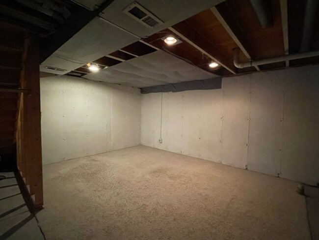 Building Photo - 8020 Holland Ct