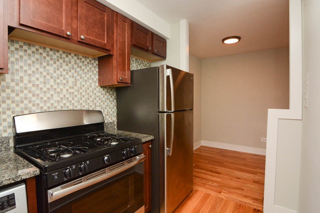 Building Photo - 701 Elm Pl