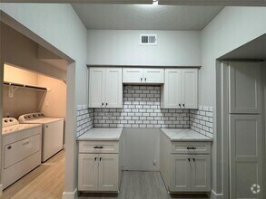 Building Photo - 9803 Club Creek Dr
