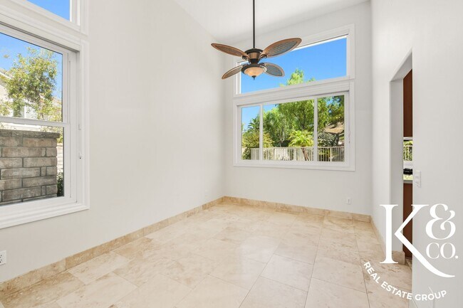 Building Photo - Magnificent 5 Bedroom Home in Desirable Oa...