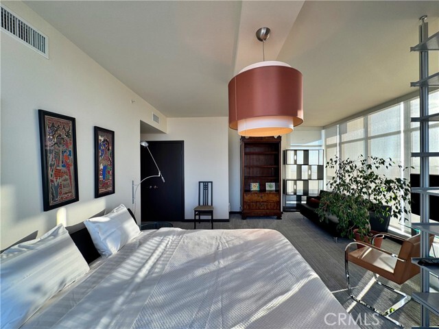 Building Photo - 400 W Ocean Blvd