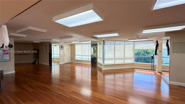 Building Photo - 3530 Mystic Pointe Dr