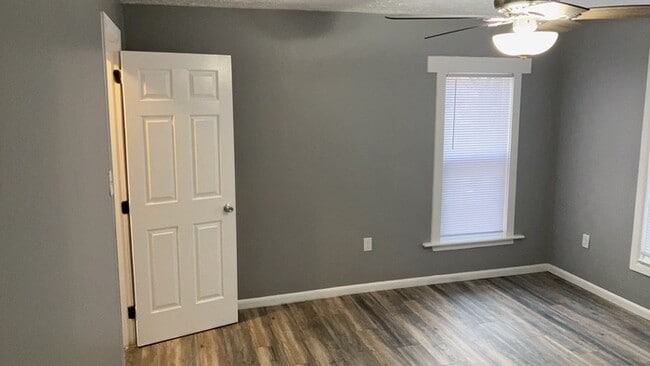 Building Photo - 105 S Irwin St