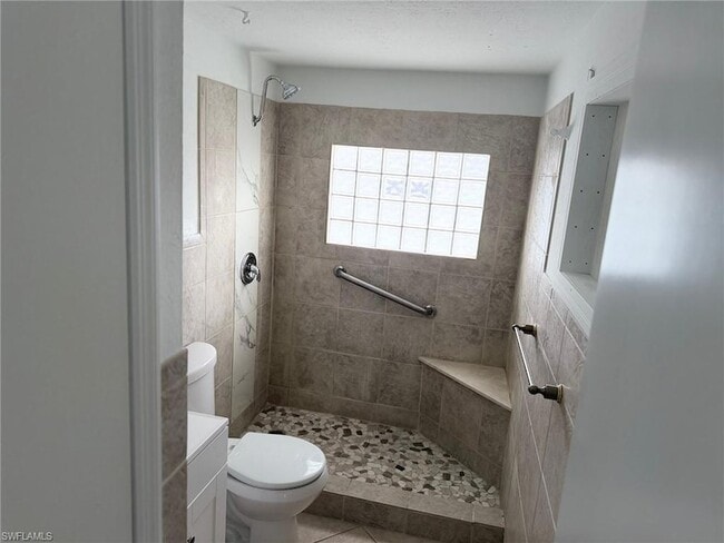 Building Photo - 1507 Lavilla Rd