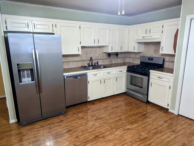 Building Photo - Charming 4/2 near River Ranch