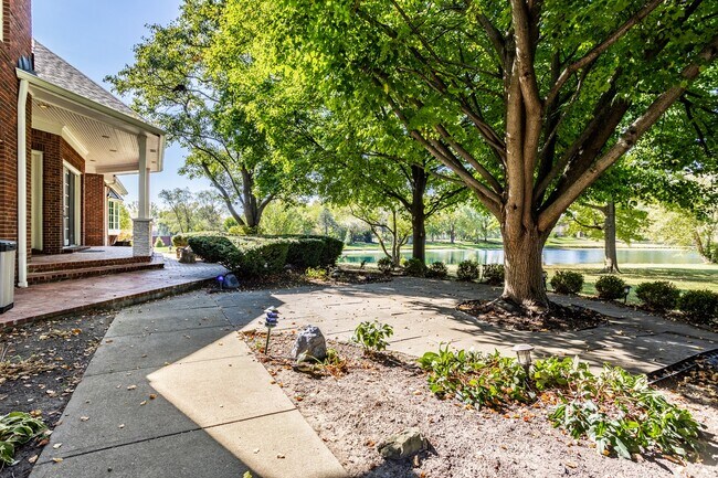 Building Photo - 9628 Summerlakes Dr