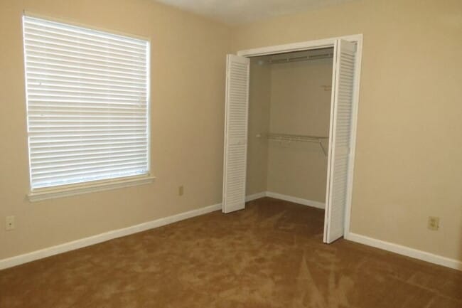 Building Photo - 2BR/2BA Townhome