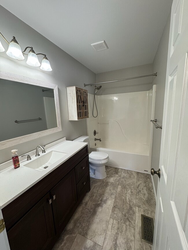 Building Photo - 8811 Woodridge Dr