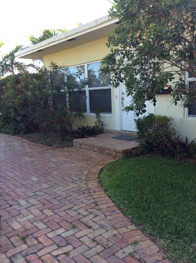 Building Photo - 1815 Middle River Dr