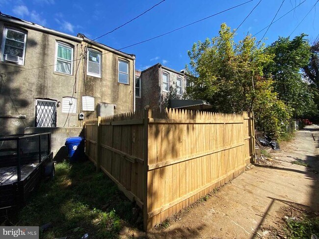 Building Photo - 3015 Rayner Ave