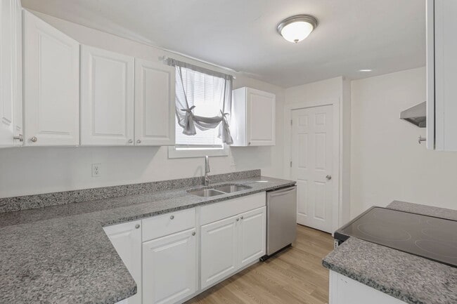 Building Photo - 450 S Terrace Ave