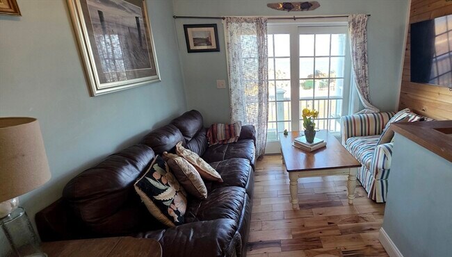 Building Photo - 33 Oceanside Dr